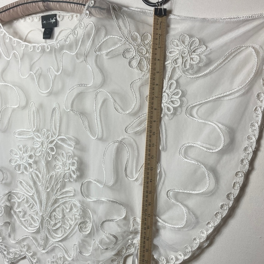🤍Embroidered Sheer White Floral Tunic Top - Picture 11 of 13